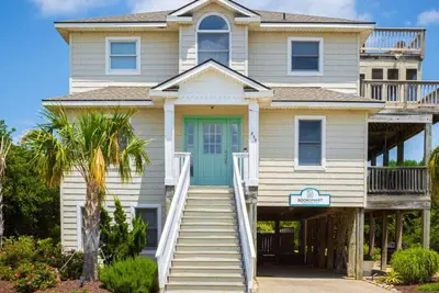 Private pool/spa, rooftop deck, 5min walk to beach