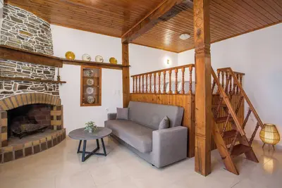 Image de Rhodes VistaPeak Retreat: Serene Escape with Stunning Views