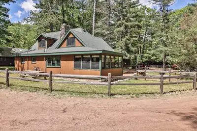 Image de Charming large 4 bedroom cabin near the water