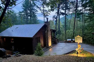 Image de The Lazy Laurel - A secluded getaway with mountain views and waterfall sounds