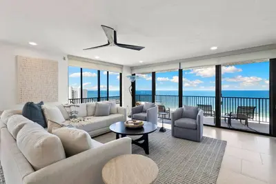 Image de Luxury Beachfront Penthouse w/ Unforgettable Ocean Views + 2 Mins from Beach