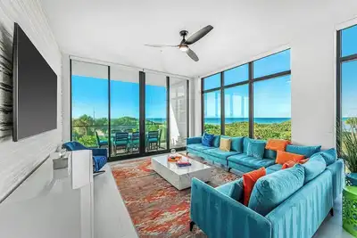 Image de Sunset Shores | New Beachfront Condo w/ Luxe Master, Pvt Balcony & Upscale Decor
