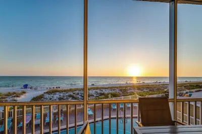 Image de New to market and offering Stunning beach views! Come spend your holidays in paradise!