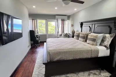 Image de Seaside Serenity: Beach condo, Ocho Rios\nCozy beach condo w/access to the beach