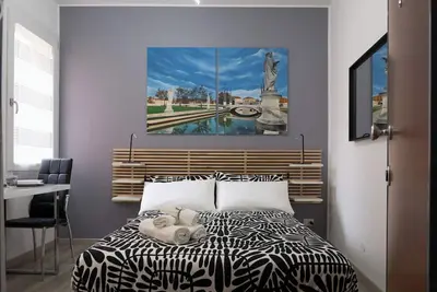 [Central]Modern studio apartment 10 steps from downtown