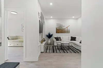 Image de ApT Modern, near metro, 31 days+ fully equiped