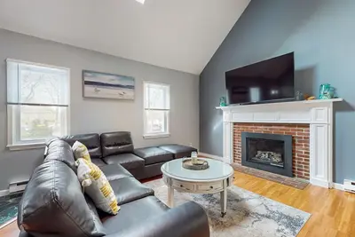 Image de Wonderfully located home with 2 living rooms - near beach, bike path & golf