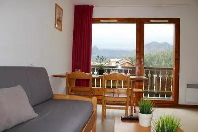 Image de 200m du centre station, 2ème étage, balcon, télévision, casier à ski, 35m², Superdévoluy