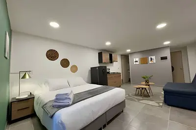 Image de Central with exterior view