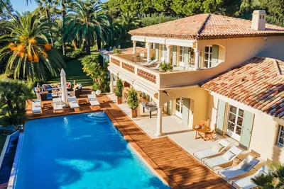 Image de Villa Hollywood, Propriété avec vue sur la mer Vue sur la baie des Canoubiers.