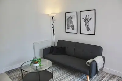 Image de Spacious 2 Bed 2 Bath Apartment - Gatwick 10 min away!