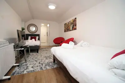 Image de Spacious 5 bedroom flat-Swansea