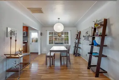 Image de Carport / 4 Br 2 Ba / Sleeps up to 8 / Fenced Yard