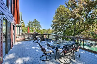 Image de Timber Trail Estate: Stunning Views + Waterfront