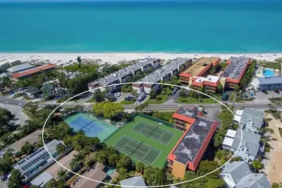 Image de Update Private condo with all amenities of a home in adorable Anna Maria Island!