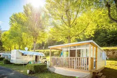 Image de Camping 3 étoiles - Piscine - efadff
