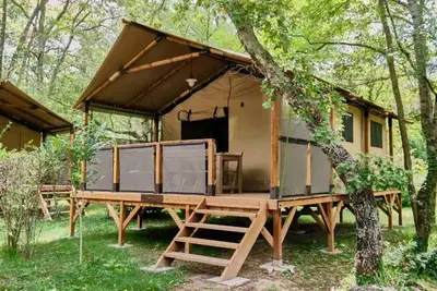 Image de Camping 3 étoiles - Piscine - efahfd
