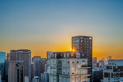 Image de Amazing views: sunsets over city skyline from balcony garden, Gym & Pools @ Vnc