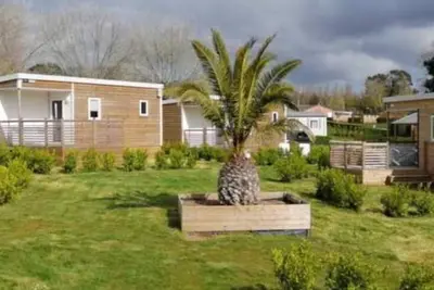 Image de Camping 3 étoiles - Piscine  - efb0ge