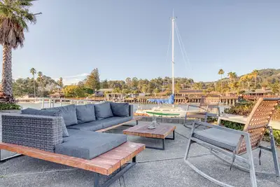 Image de Waterfront Hawaiian oasis\n\n
