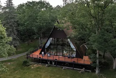 Image de *New* Luxury Designer A-Frame W/ Cedar Hot tub