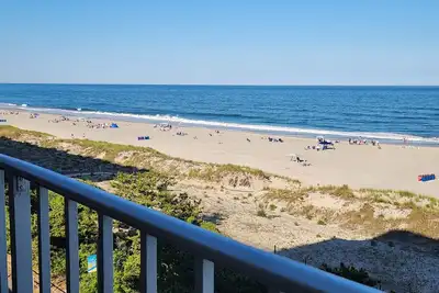 Image de Beach front condo with ocean front balcony, swimming pool, tennis, pickle ball