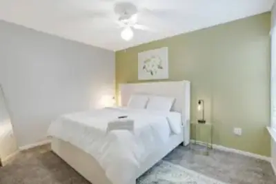 Image de Modern 4 Bed 4 Bath w 10 Beds just 5 mins from Dt!