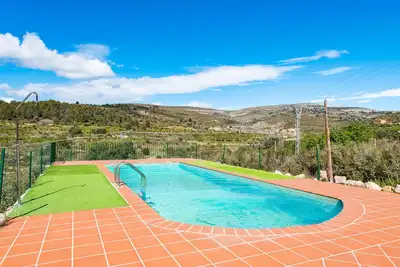 Image de Maison de campagne \"Casa Dragons\" avec vue sur les montagnes, piscine partagée et Wi-Fi