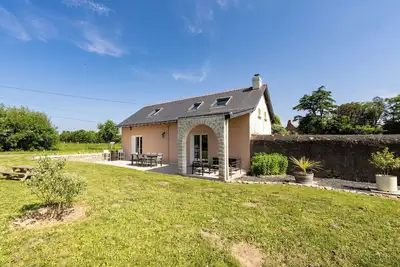 Image de Maison de vacances 'Manoir De L'aisnerie Le Pavillon' avec terrasse privée, jardin privé et Wi-Fi
