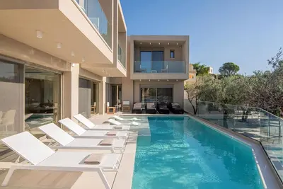 Image de Beachfront Villa   Dedicated Beach Space   Heated Pool