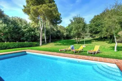 Image de Maison de vacances 'Can Pujadas' avec vue sur les montagnes, piscine privée et Wi-Fi