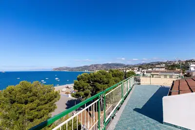 Appartement 'Seaview 2' avec vue sur la mer, Wi-Fi et climatisation