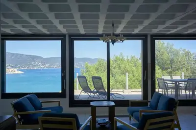 Image de Appartement 'Accès Direct À La Mer' avec vue sur la mer, terrasse privée et Wi-Fi