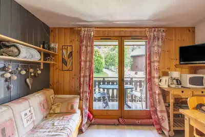 Image de Appartement 'Appt Coeur De Morillon' avec vue sur la montagne et balcon