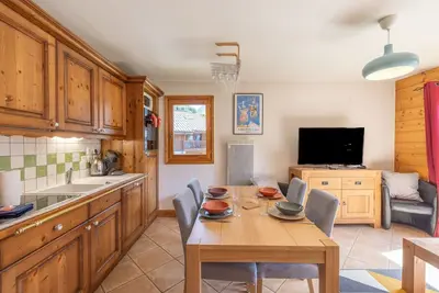 Image de Appartement 'Ecrins Étoilés - Immoclean' avec vue sur les montagnes, balcon et Wi-Fi