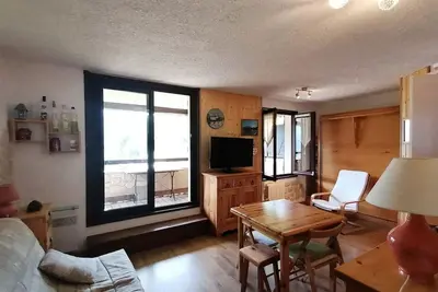 Spacieux studio rénové pour 5 personnes, très belle vue depuis le balcon Sud, à Pra Loup