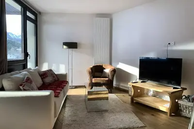 Image de Wohnung für 4 Personen gegenüber Süd/West mit einem kleinen Balkon und einem schönen Bergblick