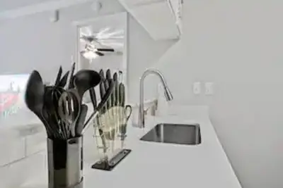 Image de Stylish King Apt near Woodlands in Spring Tx!