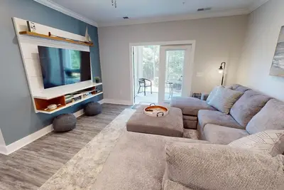 Image de Coastal Golf Retreat: New 1st-Floor Crow Creek Condo!