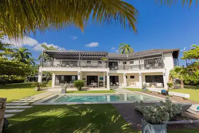 Image de Sea Salt- A Majestic 9-Bedroom Oceanfront Paradise – Experience the ultimate in luxury and tranquillity