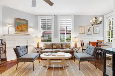 Image de Contemporary and Cozy by the Park | Heated Pool Access