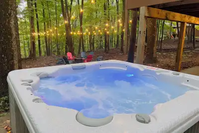 Image de Cozy Wooded Retreat near Cacapon State Park w/Fire Pit. Pet-Friendly!