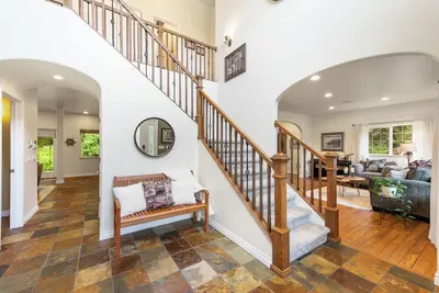 Image de Alaska Forest Hideaway, Freshly Remodeled, Hot Tub, King Beds, 4 Bed/2. 5Bath