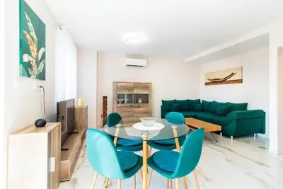 Image de Appartement de deux chambres avec le balcon et la vue sur le mer Kastel Stari, Kastela (A-23348-b)