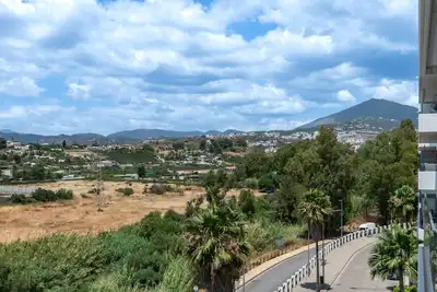 3 Bdrm Luxury Apt w Rooftop Pool Stunning Views