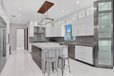 Image de 7000sf Beach Mansion Beach\/Pool\/GameRoom\/
