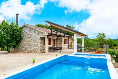 Image de Villa Kiara (V9742-K1) - Unešić