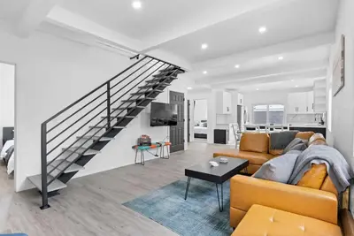 Image de Spacious 4br Retreat w/ Private Hot Tub – Perfect for Groups!