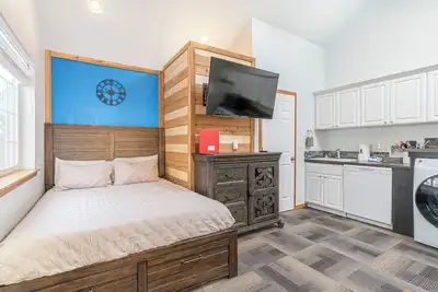 Image de Cozy Tiny-Home with Big Heart! Bbq, 2Beds, Wifi, Pet Friendy!