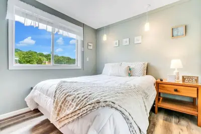 Image de Cozy Coastal Condo with Parking – Walk to Beach & Town